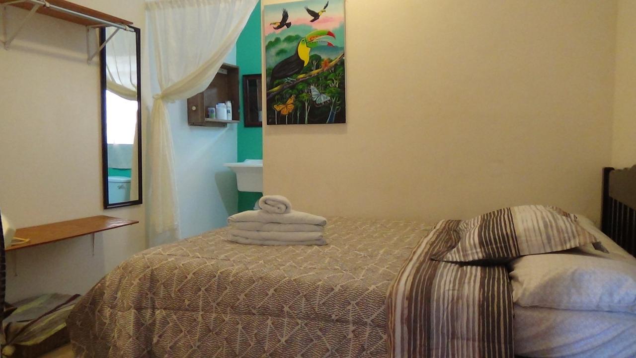 Hacienda Tropical Guest House Belmopan Room photo